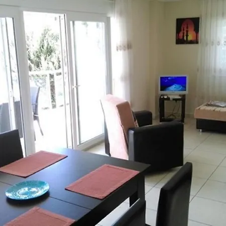 アパート Mirage G 1 - Beautiful 2 Bedroomed Ground Floor Of Approx 1000 Sq Ft シダ