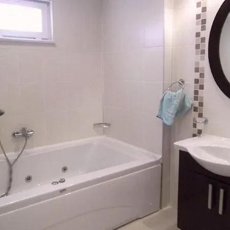 Mirage G 1 - Beautiful 2 Bedroomed Ground Floor Of Approx 1000 Sq Ft *