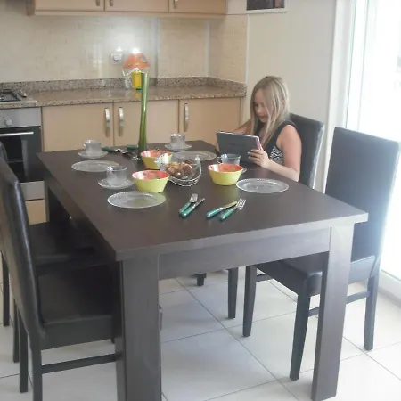 Mirage G 1 - Beautiful 2 Bedroomed Ground Floor Of Approx 1000 Sq Ft Apartment *